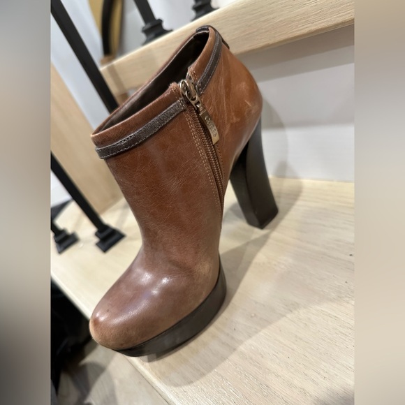 GUESS Boots (Size: 8) - Picture 1 of 5